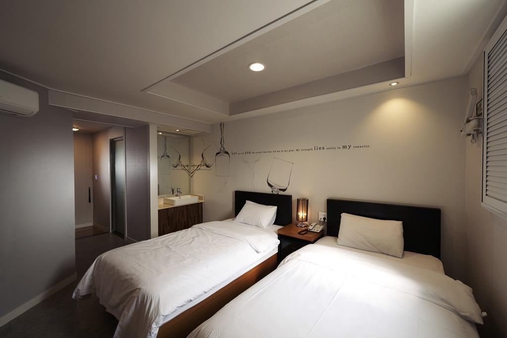 New Suwon Hotel Екстер'єр фото