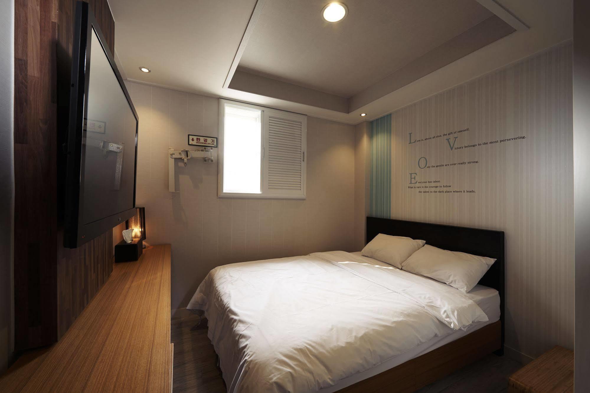 New Suwon Hotel Екстер'єр фото
