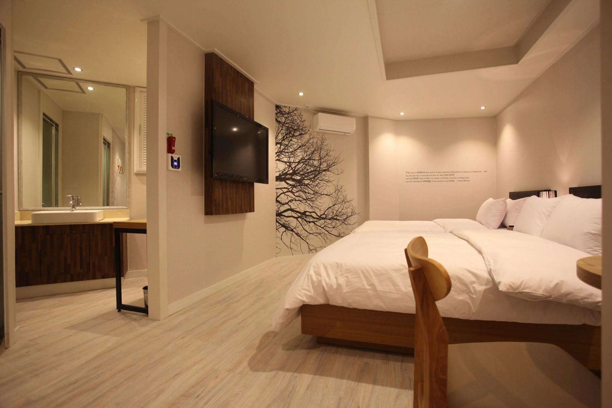 New Suwon Hotel Екстер'єр фото
