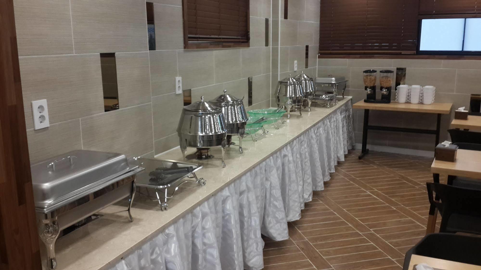 New Suwon Hotel Екстер'єр фото